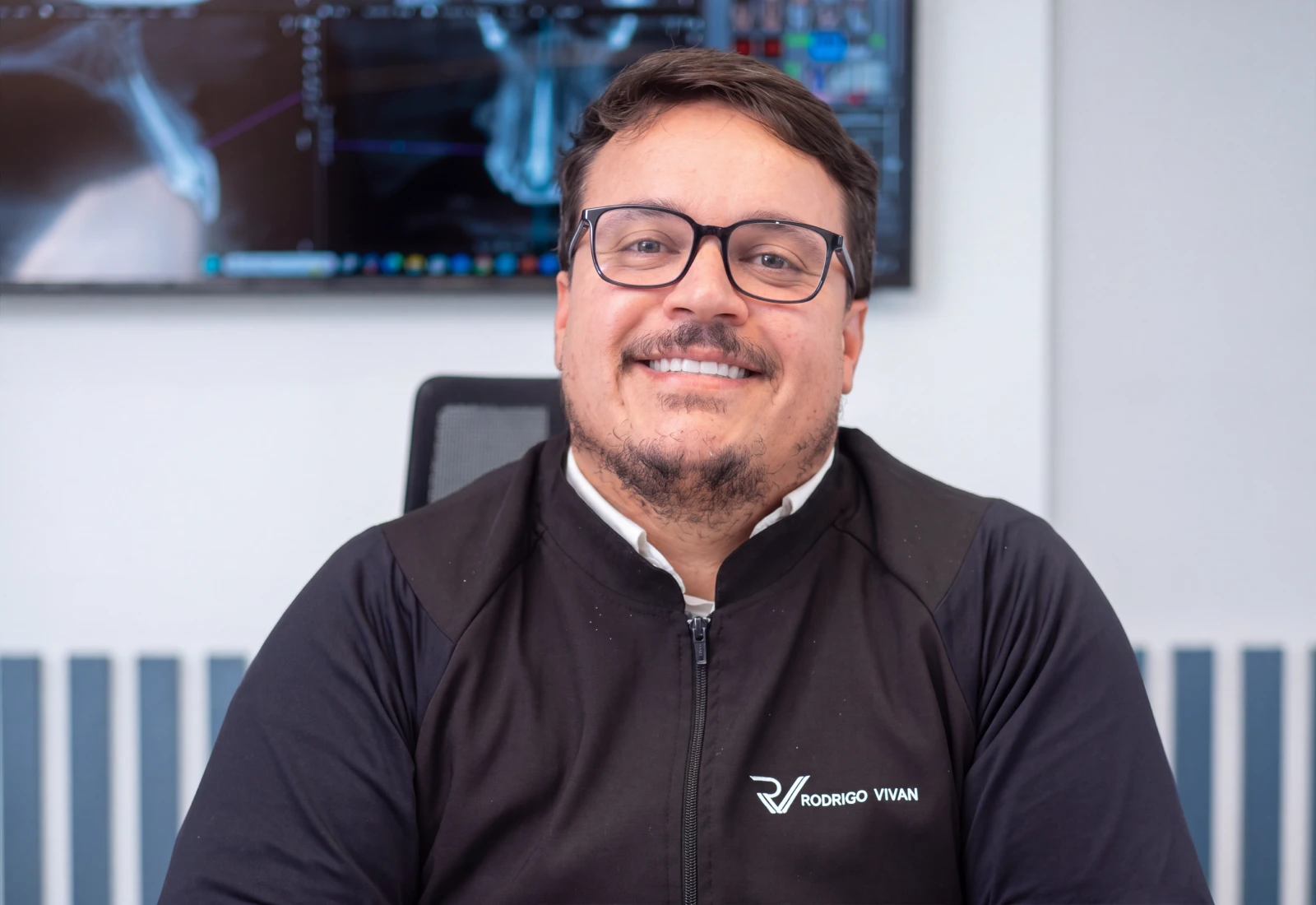 Dr. Rodrigo Vivan no consultório